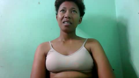 noella711128 online show from 09/27/25, 05:01