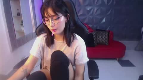 Snapshot of noeva_ chatting on 09/16/25, 05:47 Noeva online show from 09/16/25, 05:47