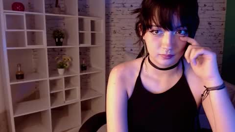 Snapshot of noeva_ chatting on 09/23/25, 05:27 Noeva online show from 09/23/25, 05:27