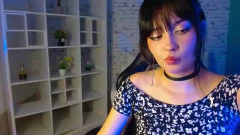 Snapshot of noeva_ chatting on 09/25/25, 11:30 Noeva online show from 09/25/25, 11:30
