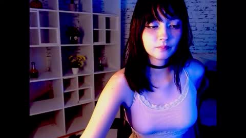 Snapshot of noeva_ chatting on 09/27/25, 01:43 Noeva online show from 09/27/25, 01:43