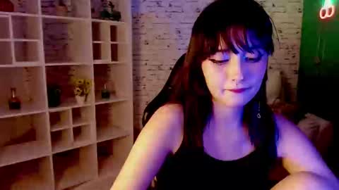 Snapshot of noeva_ chatting on 10/16/25, 12:11 Noeva online show from 10/16/25, 12:11