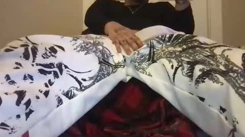 Snapshot of nofacenelly chatting on 12/21/25, 02:08 nofacenelly online show from 12/21/25, 02:08