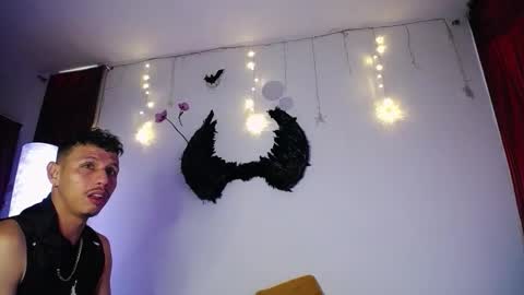 noha_and_iam1 online show from 02/03/26, 12:32