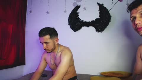 noha_and_iam1 online show from 04/19/26, 11:31