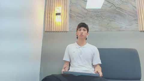 Snapshot of noha_crayg chatting on 10/20/25, 04:40 NOHA online show from 10/20/25, 04:40