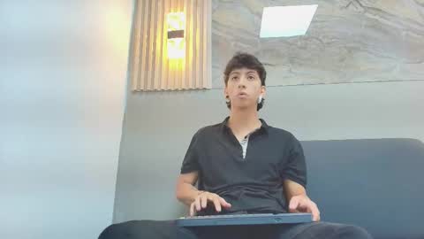 Snapshot of noha_crayg chatting on 10/21/25, 12:50 NOHA online show from 10/21/25, 12:50