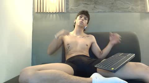 Snapshot of noha_crayg chatting on 10/22/25, 01:00 NOHA online show from 10/22/25, 01:00