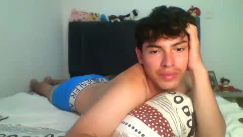 Snapshot of noha_free chatting on 12/19/25, 04:30 Noha online show from 12/19/25, 04:30