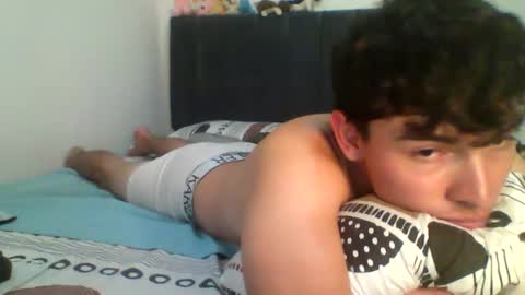 Snapshot of noha_free chatting on 12/21/25, 04:19 Noha online show from 12/21/25, 04:19