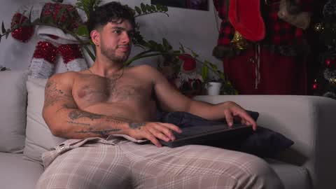 Snapshot of noha_miler chatting on 12/15/24, 02:41 kevin online show from 12/15/24, 02:41