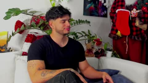 Snapshot of noha_miler chatting on 12/17/24, 12:23 kevin online show from 12/17/24, 12:23