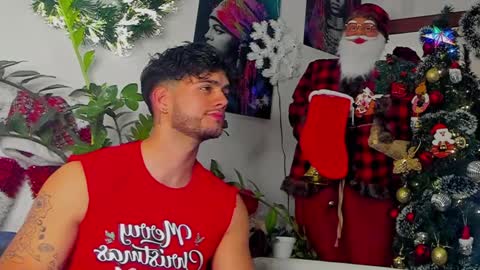 Snapshot of noha_miler chatting on 12/19/24, 12:13 kevin online show from 12/19/24, 12:13