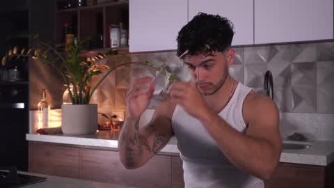 Snapshot of noha_miler chatting on 02/01/25, 12:18 kevin online show from 02/01/25, 12:18