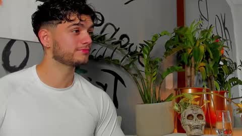 Snapshot of noha_miler chatting on 02/11/25, 03:18 kevin online show from 02/11/25, 03:18