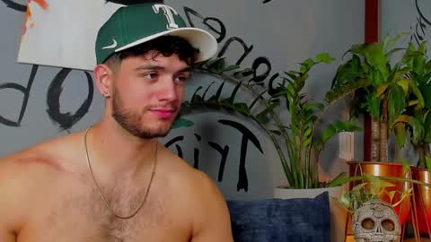 Snapshot of noha_miler chatting on 02/14/25, 12:51 kevin online show from 02/14/25, 12:51