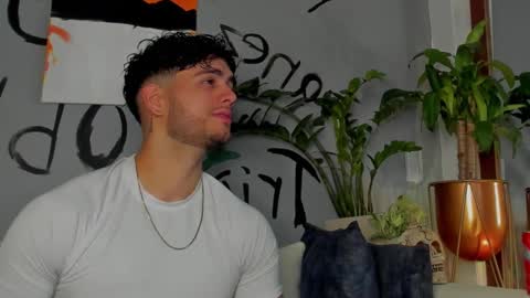 Snapshot of noha_miler chatting on 02/19/25, 11:04 kevin online show from 02/19/25, 11:04