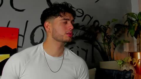 Snapshot of noha_miler chatting on 02/27/25, 06:53 kevin online show from 02/27/25, 06:53