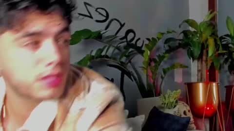 Snapshot of noha_miler chatting on 03/04/25, 01:01 kevin online show from 03/04/25, 01:01