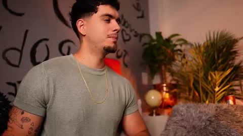 Snapshot of noha_miler chatting on 09/14/25, 10:31 kevin online show from 09/14/25, 10:31