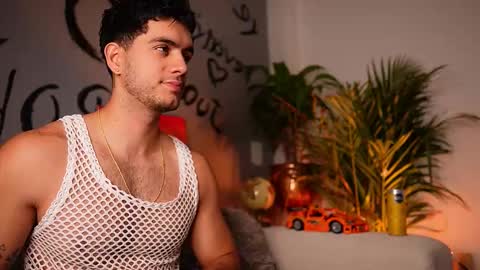 Snapshot of noha_miler chatting on 09/21/25, 07:04 kevin online show from 09/21/25, 07:04