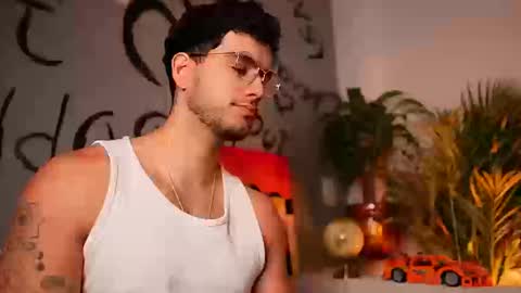 Snapshot of noha_miler chatting on 09/29/25, 08:02 kevin online show from 09/29/25, 08:02