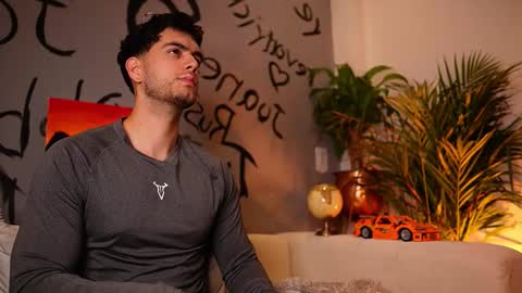 Snapshot of noha_miler chatting on 10/04/25, 12:08 kevin online show from 10/04/25, 12:08