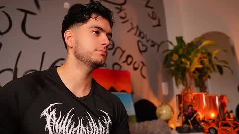 Snapshot of noha_miler chatting on 10/16/25, 05:47 kevin online show from 10/16/25, 05:47