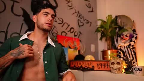 Snapshot of noha_miler chatting on 10/30/25, 12:01 kevin online show from 10/30/25, 12:01