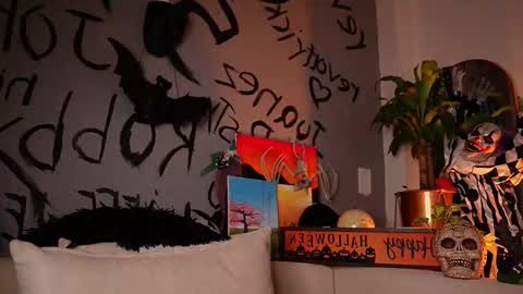 Snapshot of noha_miler chatting on 10/30/25, 11:16 kevin online show from 10/30/25, 11:16