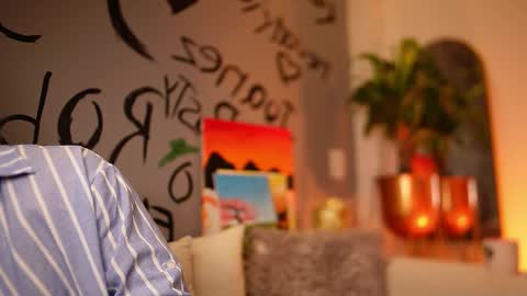 Snapshot of noha_miler chatting on 11/21/25, 11:58 kevin online show from 11/21/25, 11:58