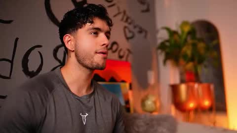 Snapshot of noha_miler chatting on 11/29/25, 03:09 kevin online show from 11/29/25, 03:09