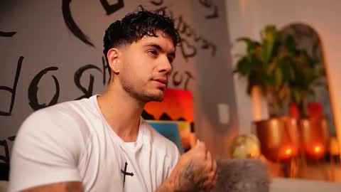 Snapshot of noha_miler chatting on 12/04/25, 11:13 kevin online show from 12/04/25, 11:13