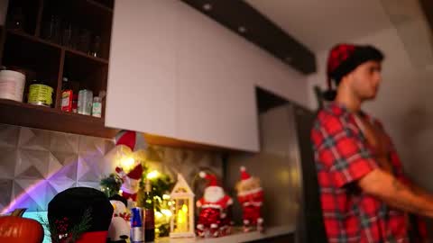 Snapshot of noha_miler chatting on 12/13/25, 10:59 kevin online show from 12/13/25, 10:59