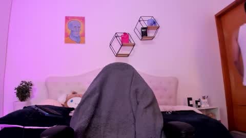 noha_natan online show from 09/26/25, 12:14