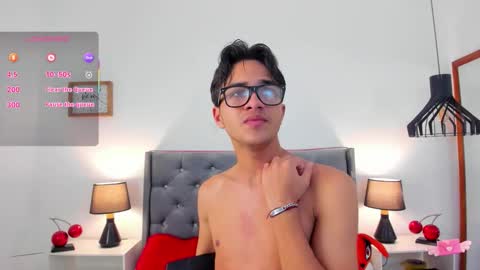 noha_natan online show from 11/15/25, 12:02