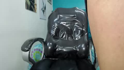 Snapshot of noha_scott chatting on 02/12/25, 01:41 Noha Scott online show from 02/12/25, 01:41