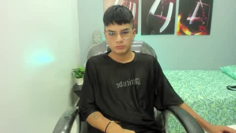 Snapshot of noha_scott chatting on 02/22/25, 10:52 Noha Scott online show from 02/22/25, 10:52