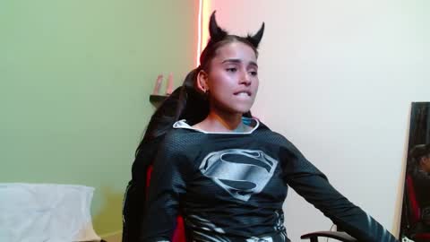 Snapshot of noha_thomson chatting on 12/19/24, 10:21 Noha Thomson online show from 12/19/24, 10:21