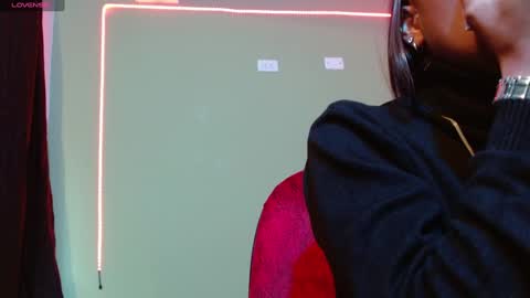 Snapshot of noha_thomson chatting on 01/23/25, 10:01 Noha Thomson online show from 01/23/25, 10:01