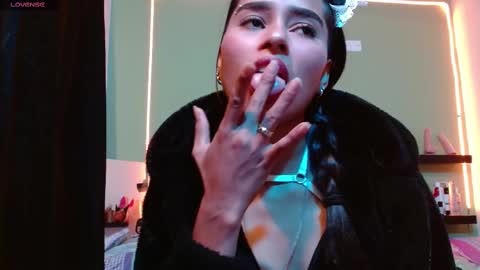 Snapshot of noha_thomson chatting on 02/14/25, 10:04 Noha Thomson online show from 02/14/25, 10:04