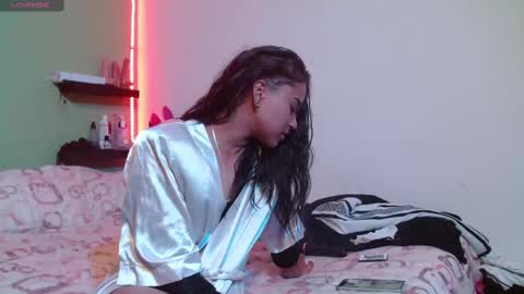 Snapshot of noha_thomson chatting on 02/27/25, 11:26 Noha Thomson online show from 02/27/25, 11:26