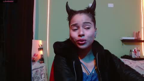 Snapshot of noha_thomson chatting on 03/05/25, 04:13 Noha Thomson online show from 03/05/25, 04:13