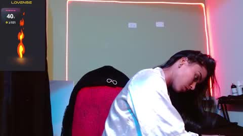 Snapshot of noha_thomson chatting on 09/16/25, 09:05 Noha Thomson online show from 09/16/25, 09:05