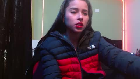 Snapshot of noha_thomson chatting on 10/16/25, 09:27 Noha Thomson online show from 10/16/25, 09:27