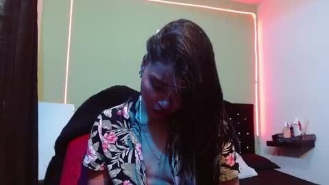 Snapshot of noha_thomson chatting on 10/23/25, 06:17 Noha Thomson online show from 10/23/25, 06:17