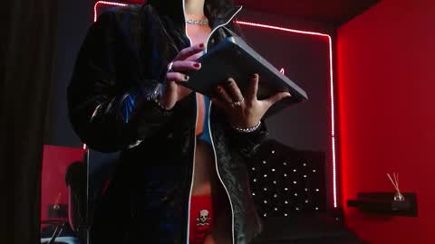 Snapshot of noha_thomson chatting on 10/28/25, 08:33 Noha Thomson online show from 10/28/25, 08:33