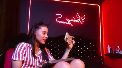 Snapshot of noha_thomson chatting on 11/02/25, 04:04 Noha Thomson online show from 11/02/25, 04:04