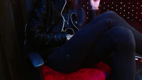 Snapshot of noha_thomson chatting on 11/16/25, 01:55 Noha Thomson online show from 11/16/25, 01:55