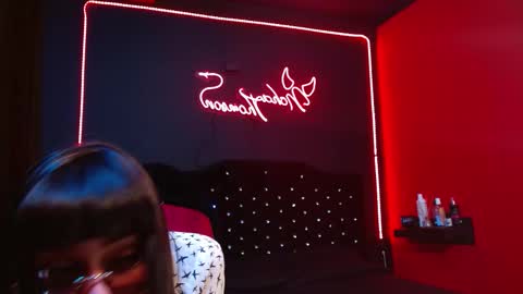 Snapshot of noha_thomson chatting on 11/22/25, 02:43 Noha Thomson online show from 11/22/25, 02:43